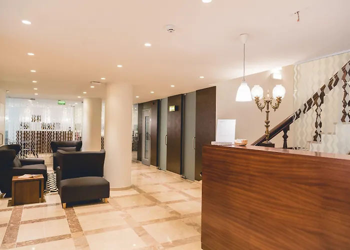 Center By Alboi Group أفيرو