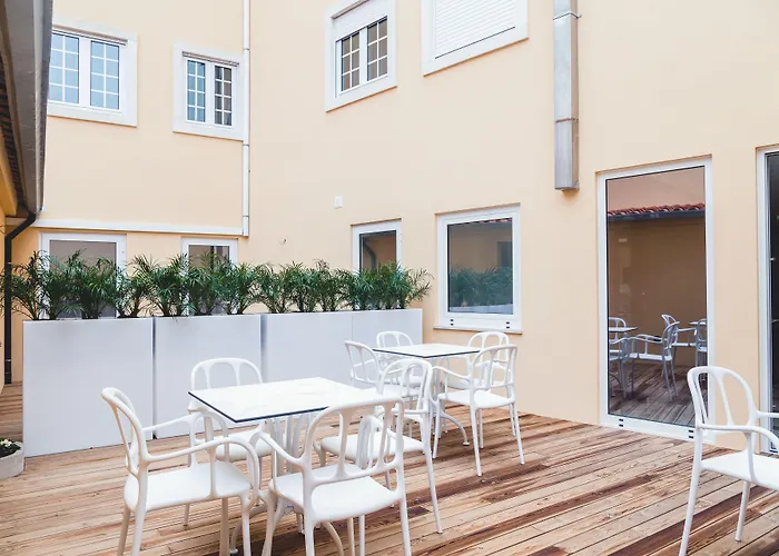 Center By Alboi Group أفيرو